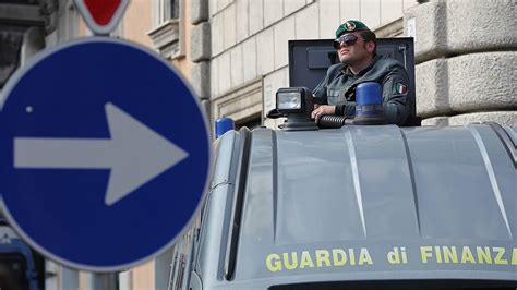 Italien deckt 600.